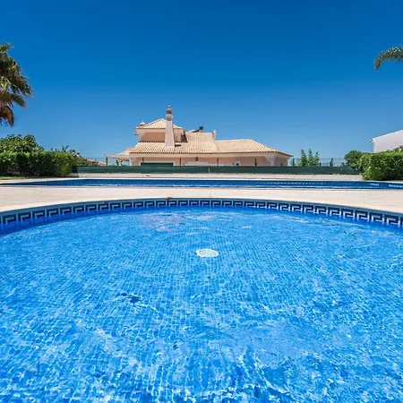 Διαμέρισμα Garden View With Pool By Homing