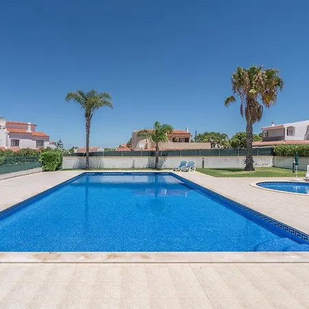Διαμέρισμα Garden View With Pool By Homing *