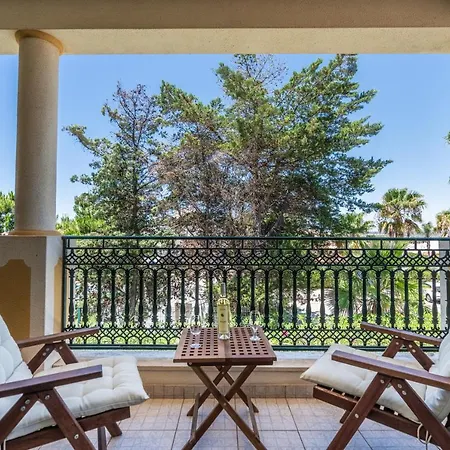 Garden View With Pool By Homing Διαμέρισμα *